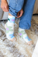 Load image into Gallery viewer, Cream Floral Ankle Socks