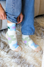 Load image into Gallery viewer, Cream Floral Ankle Socks