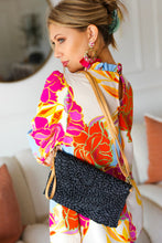 Load image into Gallery viewer, Black Raffia Woven Wrist Strap Clutch Bag