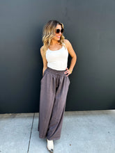 Load image into Gallery viewer, PREORDER: Johanna Linen Pants in Three Colors