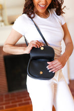 Load image into Gallery viewer, Black Flap Magnetic Snap Closure Structured Crossbody Bag