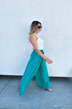 Load image into Gallery viewer, PREORDER: Johanna Linen Pants in Three Colors