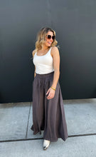 Load image into Gallery viewer, PREORDER: Johanna Linen Pants in Three Colors