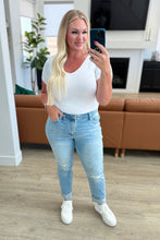 Load image into Gallery viewer, Sam Mid Rise Star Pocket Boyfriend Jeans