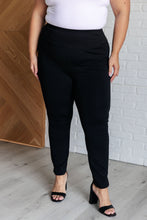 Load image into Gallery viewer, Magic Skinny 28" Pants in Black