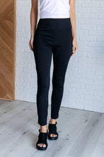 Load image into Gallery viewer, Magic Skinny 28" Pants in Black