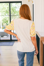 Load image into Gallery viewer, Primrose on Puff Sleeves Top
