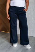 Load image into Gallery viewer, Resort Travel Wide Leg Crop Pant in Navy
