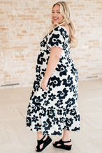 Load image into Gallery viewer, The Hot Topic Square Neck Floral Dress