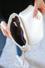 Load image into Gallery viewer, Cream Rectangular Quilted Chain Strap Bag with Coin Purse