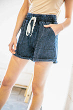 Load image into Gallery viewer, Denim Cotton Light-Wash Drawstring Cuffed Shorts