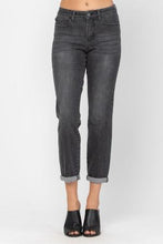 Load image into Gallery viewer, The Daydreamer Judy Blue Boyfriend Jeans