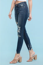 Load image into Gallery viewer, Under The Boardwalk Judy Blue Cropped Jeans