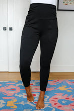 Load image into Gallery viewer, PREORDER: Haley Ruched Waist Leggings