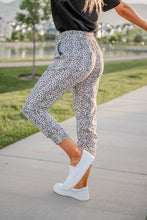 Load image into Gallery viewer, Every Day Leopard Print Joggers