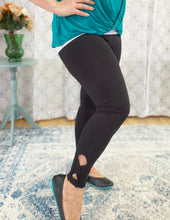 Load image into Gallery viewer, Cross the Line Leggings in Black
