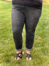 Load image into Gallery viewer, The Daydreamer Judy Blue Boyfriend Jeans