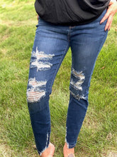 Load image into Gallery viewer, Under The Boardwalk Judy Blue Cropped Jeans