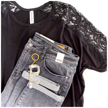 Load image into Gallery viewer, The Daydreamer Judy Blue Boyfriend Jeans