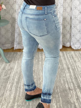 Load image into Gallery viewer, A Walk On The Beach Judy Blue Skinny Jeans