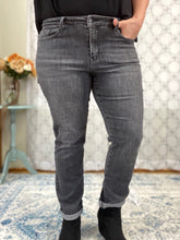 Load image into Gallery viewer, The Daydreamer Judy Blue Boyfriend Jeans