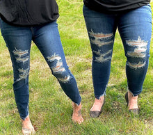 Load image into Gallery viewer, Under The Boardwalk Judy Blue Cropped Jeans