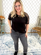 Load image into Gallery viewer, The Daydreamer Judy Blue Boyfriend Jeans
