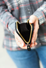 Load image into Gallery viewer, Think It Over Black Woven Vegan Accordion Zipper Cardholder
