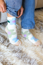 Load image into Gallery viewer, Cream Floral Ankle Socks
