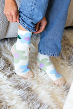 Load image into Gallery viewer, Cream Floral Ankle Socks
