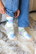Load image into Gallery viewer, Cream Floral Ankle Socks
