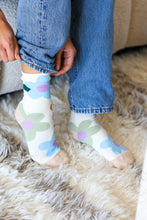 Load image into Gallery viewer, Cream Floral Ankle Socks
