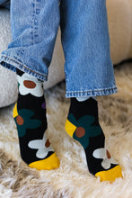 Load image into Gallery viewer, Black Floral Ankle Socks
