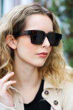 Load image into Gallery viewer, Tortoise Shell Thick Frame Rectangle Sunglasses
