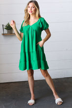 Load image into Gallery viewer, Kelly Green Sweetheart Tiered Crinkle Dress
