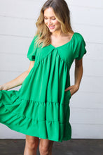 Load image into Gallery viewer, Kelly Green Sweetheart Tiered Crinkle Dress
