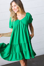 Load image into Gallery viewer, Kelly Green Sweetheart Tiered Crinkle Dress
