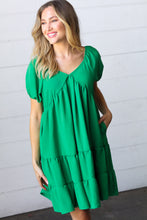 Load image into Gallery viewer, Kelly Green Sweetheart Tiered Crinkle Dress
