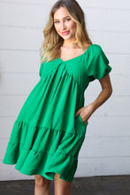 Load image into Gallery viewer, Kelly Green Sweetheart Tiered Crinkle Dress
