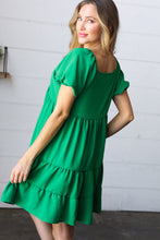 Load image into Gallery viewer, Kelly Green Sweetheart Tiered Crinkle Dress
