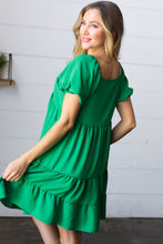 Load image into Gallery viewer, Kelly Green Sweetheart Tiered Crinkle Dress
