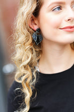 Load image into Gallery viewer, Halloween Bat Designed Beaded Earrings
