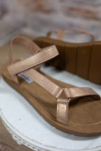 Load image into Gallery viewer, Annleigh Sandal in Gold
