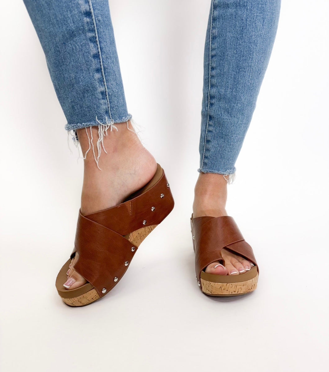 Alana Wedge In Cognac