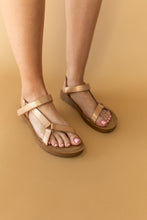 Load image into Gallery viewer, Annleigh Sandal in Gold
