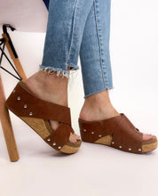 Load image into Gallery viewer, Alana Wedge In Cognac
