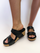 Load image into Gallery viewer, Andrea Classic Wedge In Black
