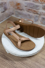 Load image into Gallery viewer, Annleigh Sandal in Gold
