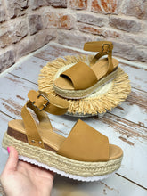 Load image into Gallery viewer, Kimmie Platform Sandal in Tan
