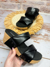 Load image into Gallery viewer, Andrea Classic Wedge In Black
